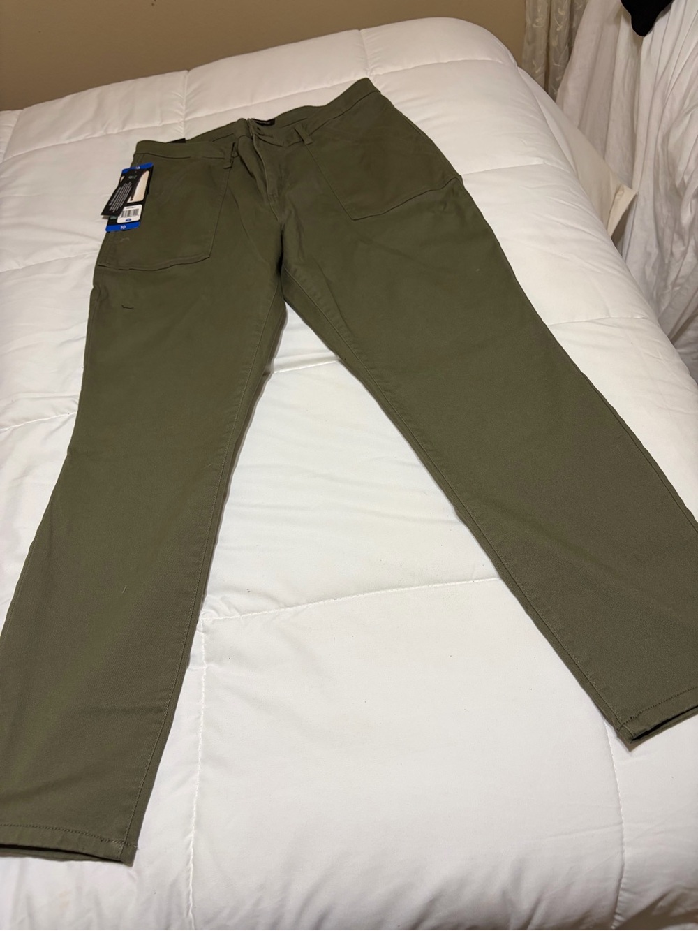 Banana Republic women’s pants olive green. NWT
